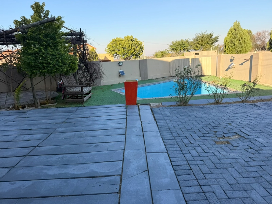 5 Bedroom Property for Sale in Waterkloof North West